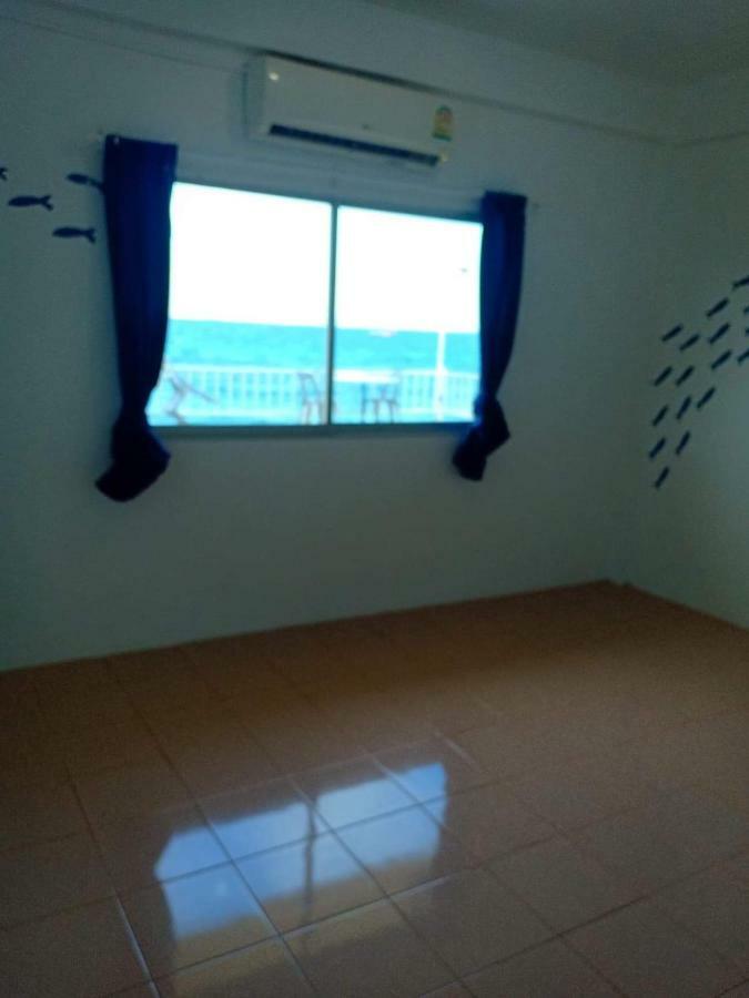 Island Inn Ko Lan Luaran gambar