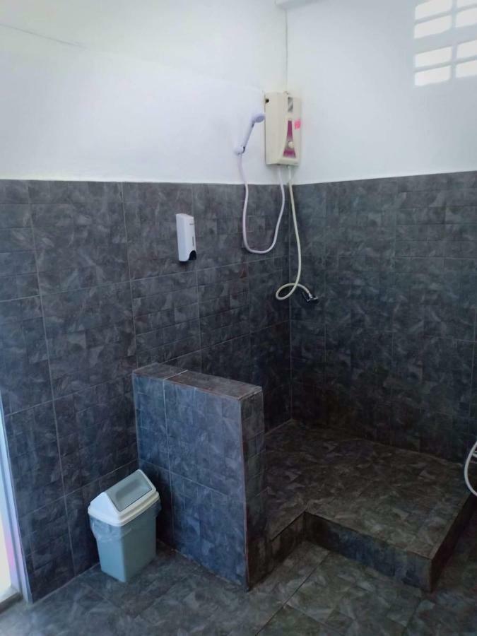 Island Inn Ko Lan Luaran gambar