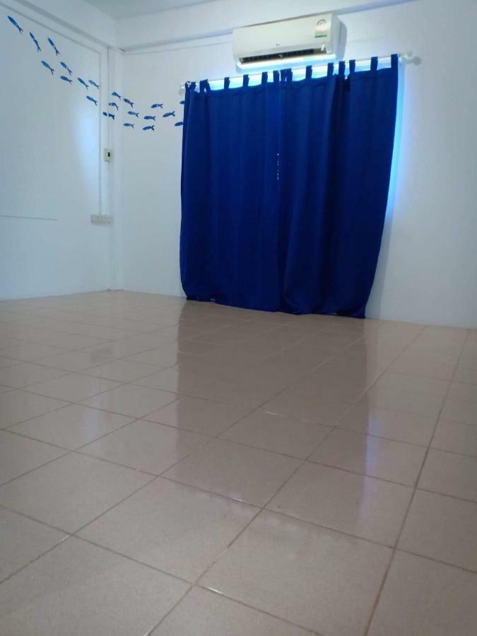 Island Inn Ko Lan Luaran gambar