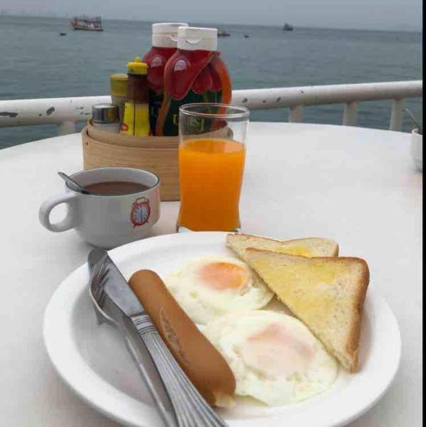 Island Inn Ko Lan Luaran gambar